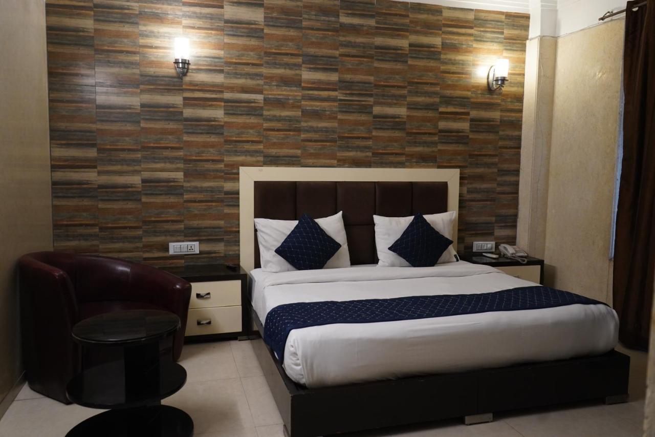 Hotel O Delhi, Near Karol Bagh Main Market And Metro Station Yeni Delhi Dış mekan fotoğraf