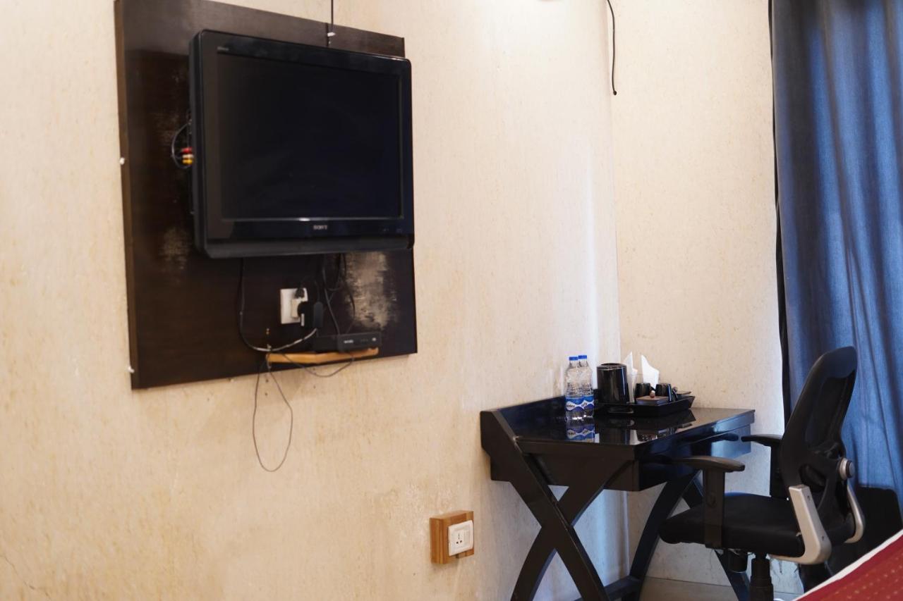Hotel O Delhi, Near Karol Bagh Main Market And Metro Station Yeni Delhi Dış mekan fotoğraf