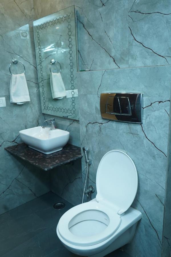 Hotel O Delhi, Near Karol Bagh Main Market And Metro Station Yeni Delhi Dış mekan fotoğraf