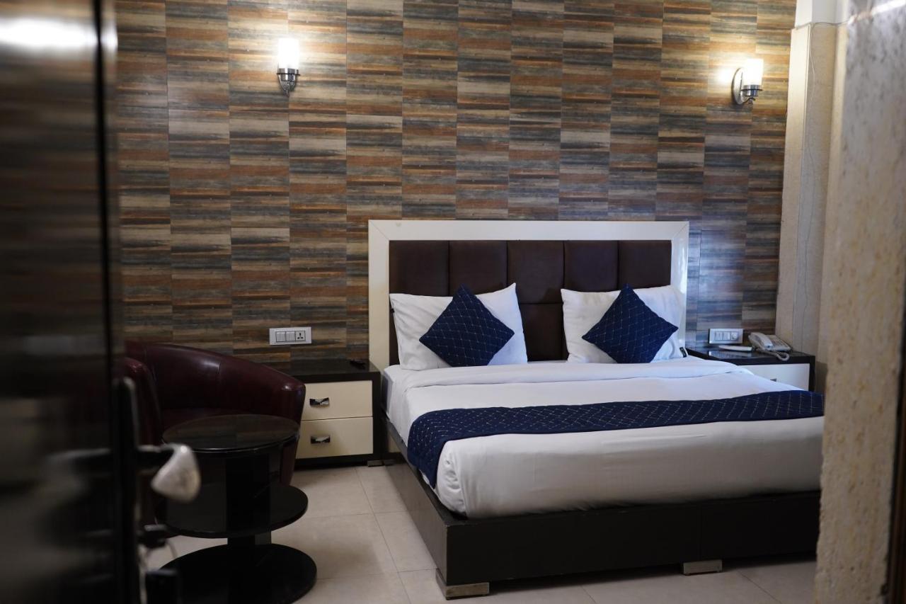 Hotel O Delhi, Near Karol Bagh Main Market And Metro Station Yeni Delhi Dış mekan fotoğraf