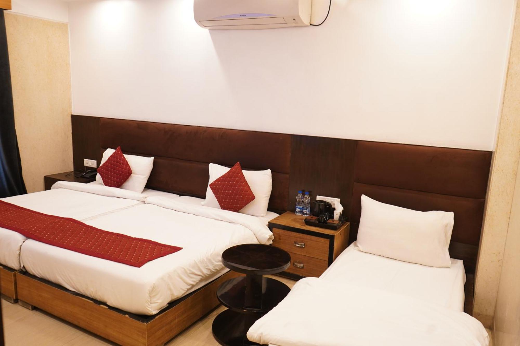 Hotel O Delhi, Near Karol Bagh Main Market And Metro Station Yeni Delhi Dış mekan fotoğraf