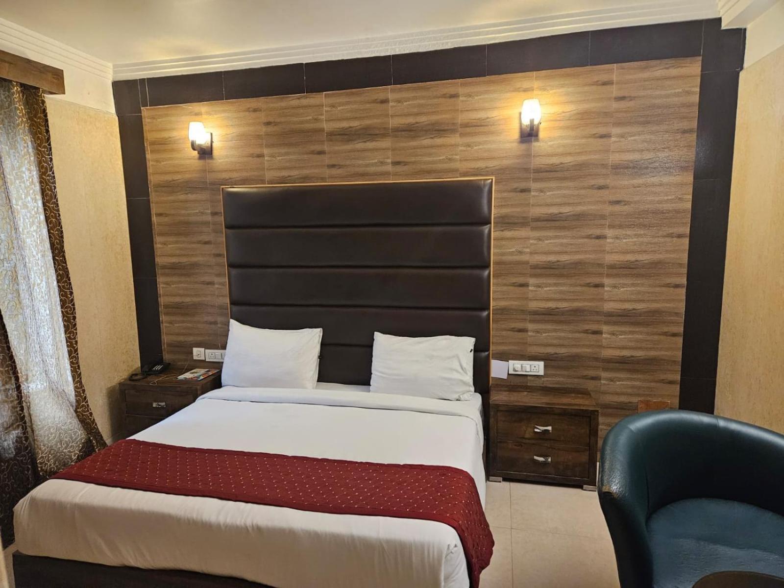 Hotel O Delhi, Near Karol Bagh Main Market And Metro Station Yeni Delhi Dış mekan fotoğraf