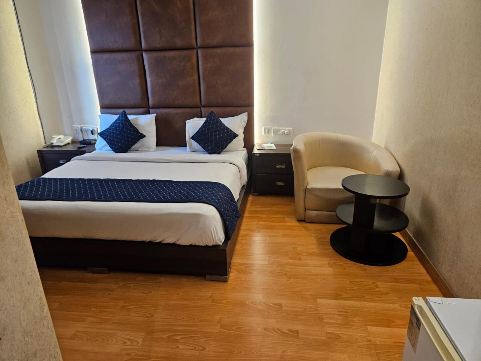 Hotel O Delhi, Near Karol Bagh Main Market And Metro Station Yeni Delhi Dış mekan fotoğraf