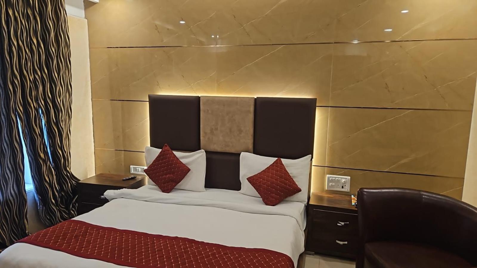 Hotel O Delhi, Near Karol Bagh Main Market And Metro Station Yeni Delhi Dış mekan fotoğraf